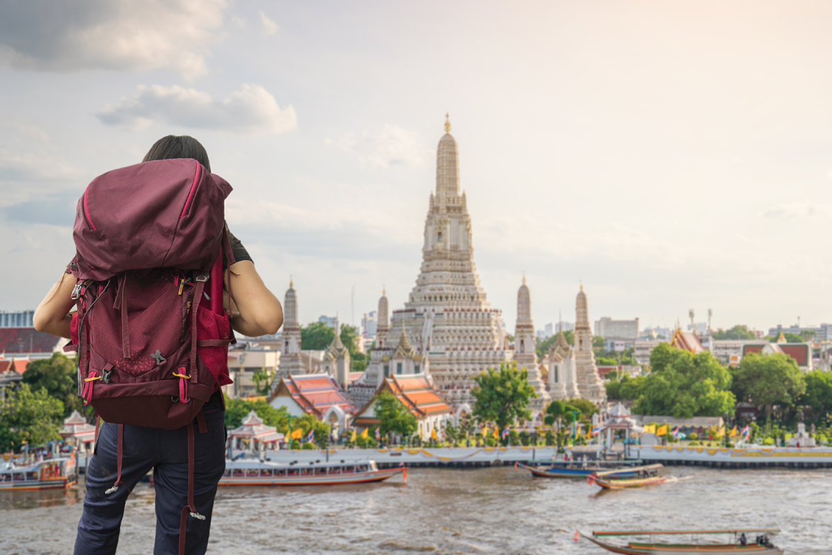 traveler-traveling-into-wat-arun-ratchawararam-ratchawaramahawihan-temple-bangkok-thailand